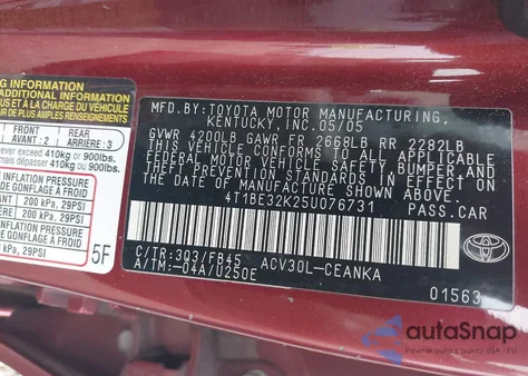 2005 Toyota Camry Le z USA, uszkodzony, nr VIN 4T1BE32K25U076731